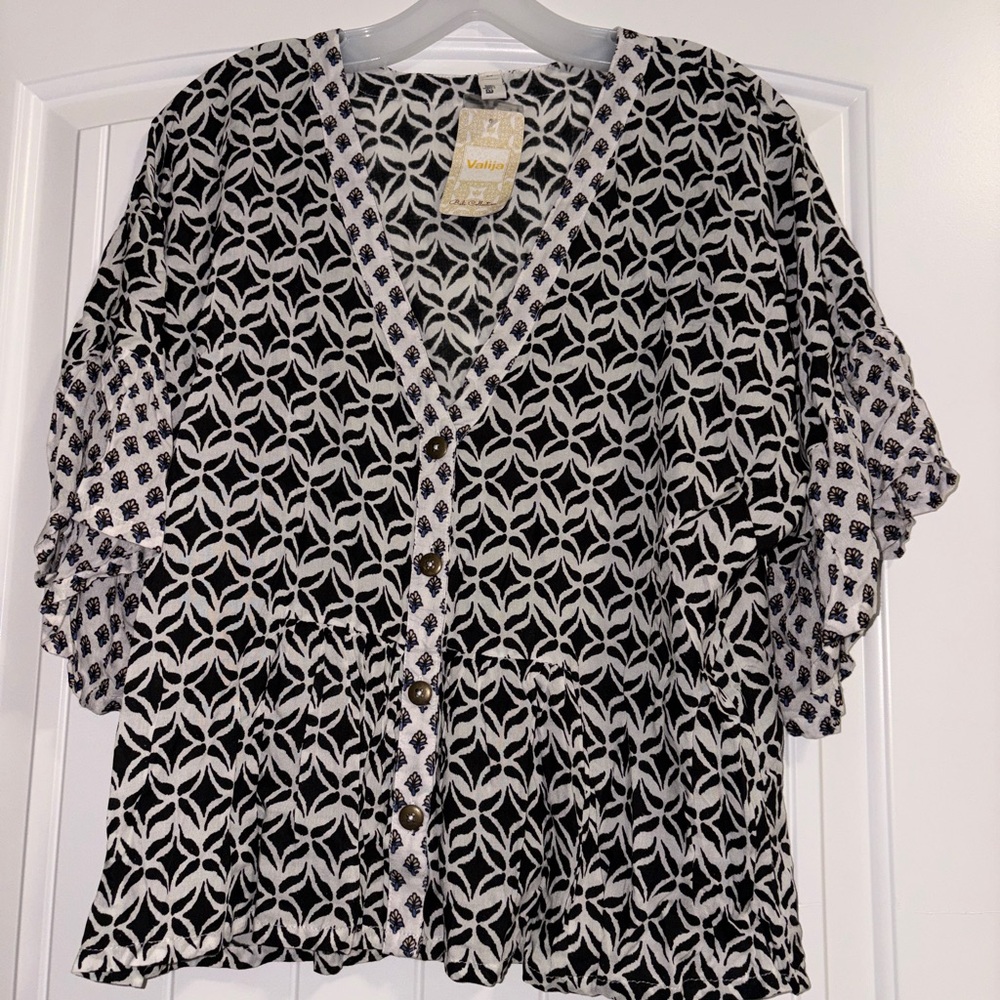 Knox Rose Black and White Geometric Blouse